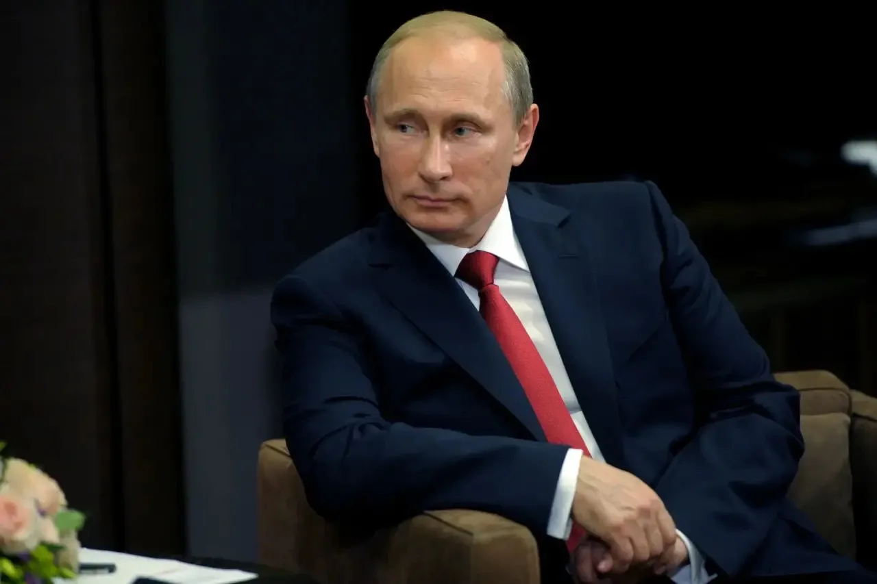 Владимир Путин: Союз женщин России достойно продолжает традиции служения Родине