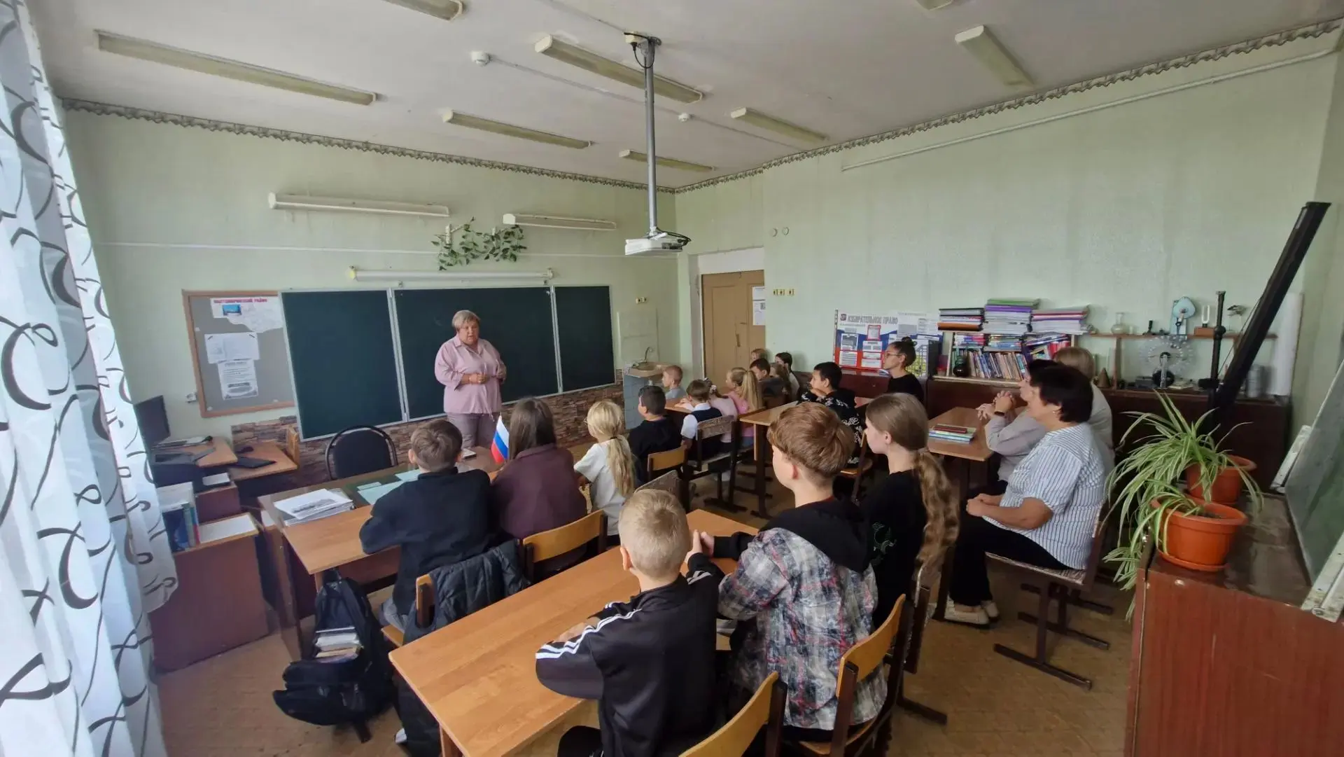 В рамках месячника безопасности в школе прошла тренировка по отработке алгоритмов дейст...