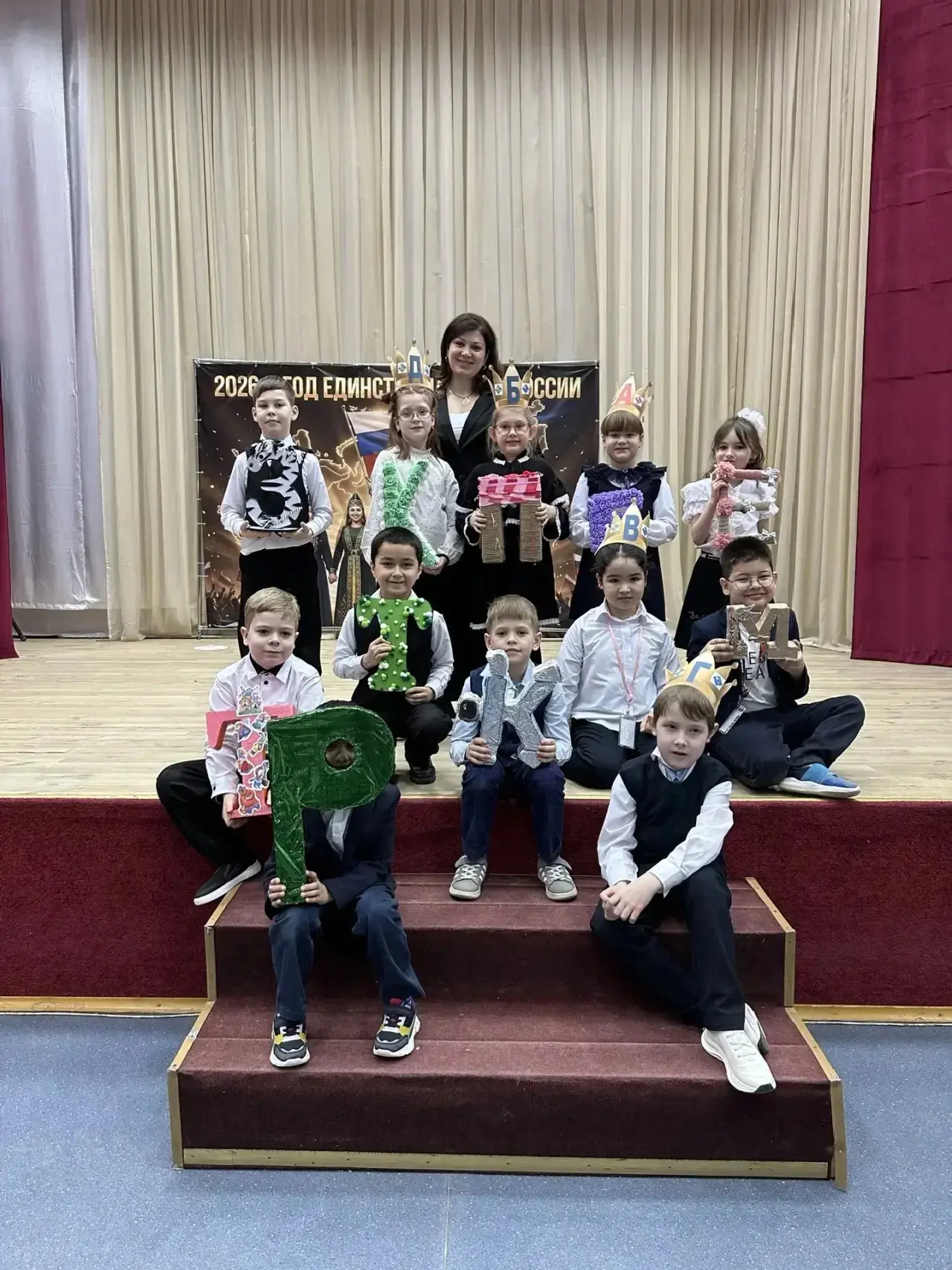 «Прощай, Азбука! Вперёд, к знаниям!» 📚✨  В нашей школе прошёл весёлый праздник «Прощание с Азбукой».