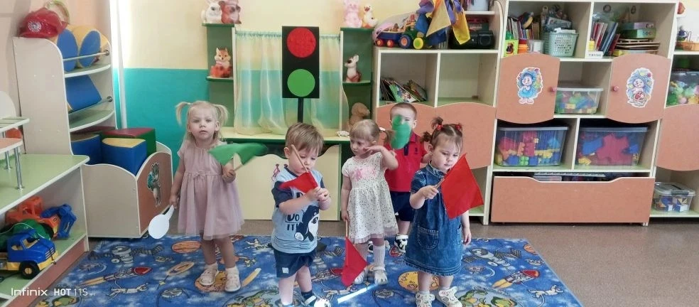 🚦 Наши малыши изучают правила дорожного движения — весело и с пользой! 🚦