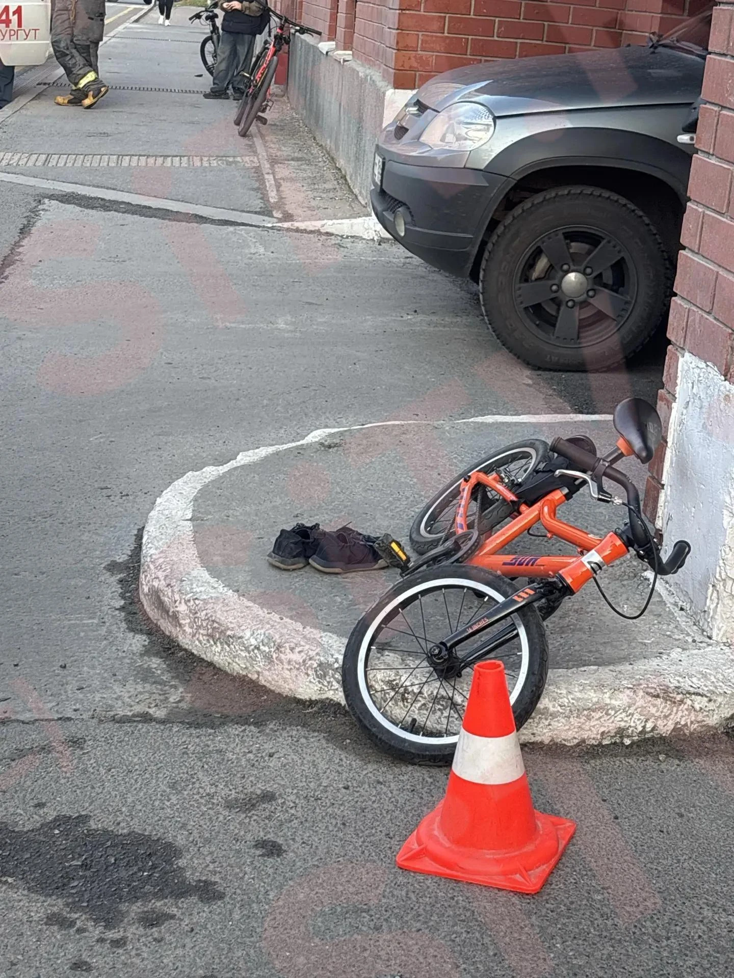 🚨 В Сургуте на улице Университетской произошло ДТП с несовершеннолетним — в ситуации р...