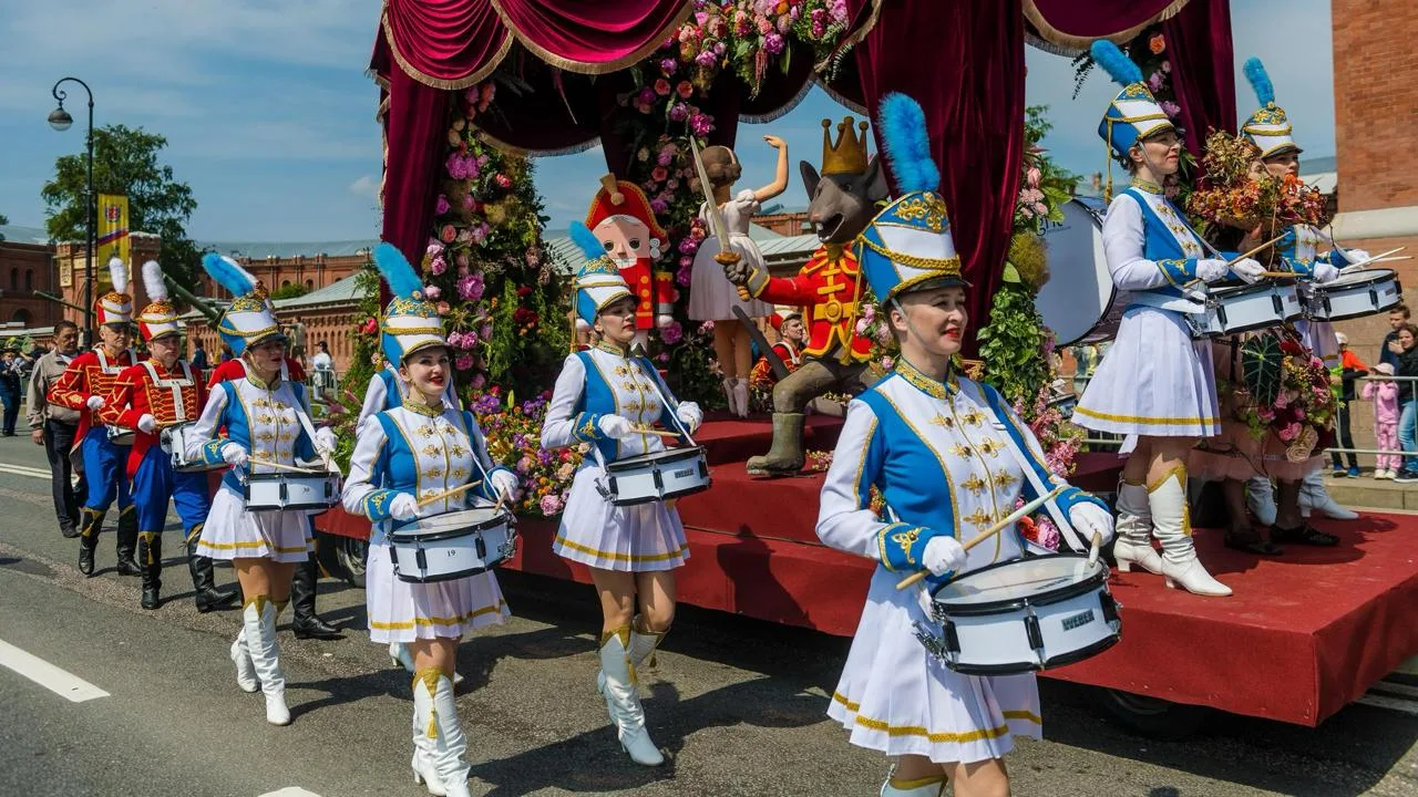 🇷🇺 Ловите список бесплатных мероприятий на сегодня в честь Дня россии:

• Петропавловская крепость