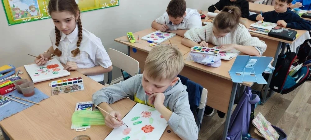 Вот это мы понимаем подготовка! 😍  💥Наши младшеклассники уже сделали потрясающие открытки и нарисова