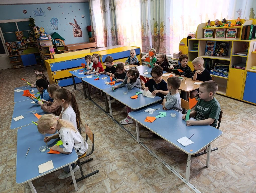 Конструирование  из бумаги "Тюльпан" в старшей группе "Колокольчик "