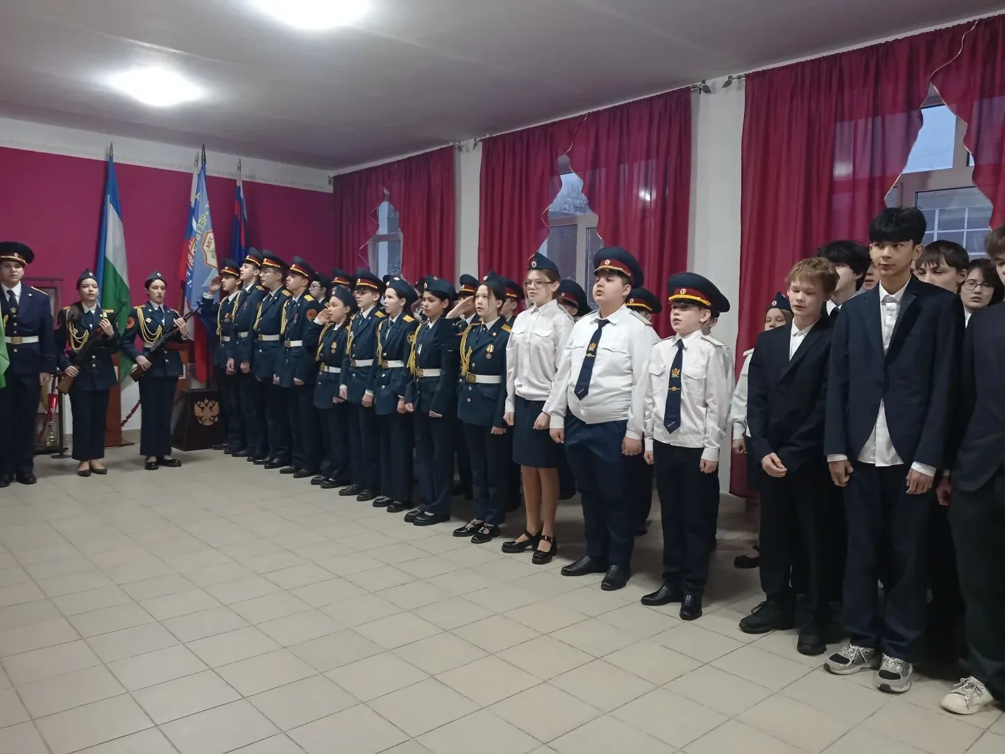 🔷 Общешкольная линейка в школе № 41   3 марта в Школе №41 прошла торжественная общешкольная линейка 