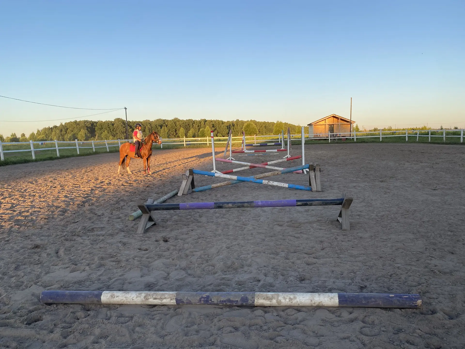 Гимнастический ряд из жерди, крестовин, чухонца и оксера 🏇 

Гимнастическое упражнение для развития