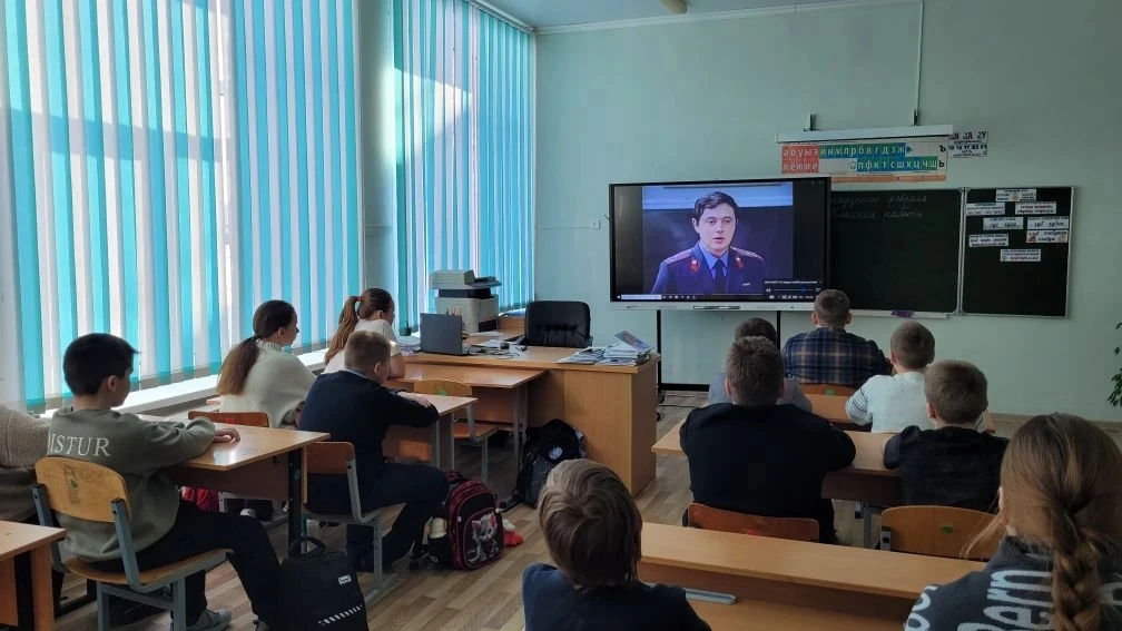 18 февраля в МБОУ "Стекляннорадицкой СОШ" в рамках еженедельных занятий по Правилам дор...
