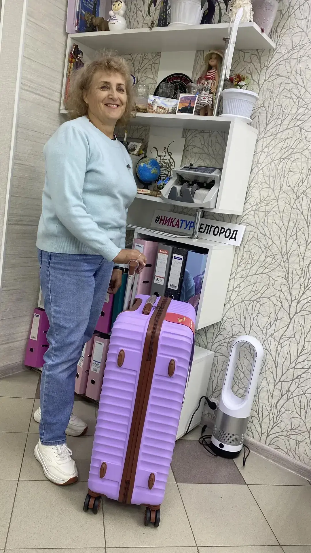 Поздравили нашу победительницу Розыгрыша и подарили чемодан 🥳