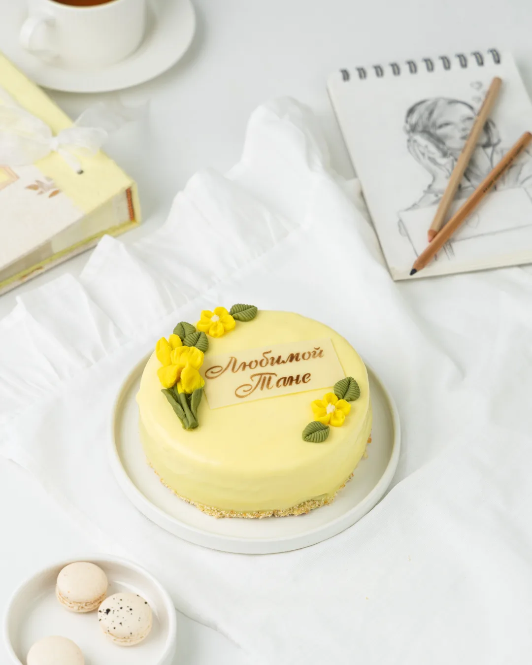 Танюши, для вас! 😍  Чтобы поздравить любимых Татьян и поддержать студентов, наши торты переоделись в