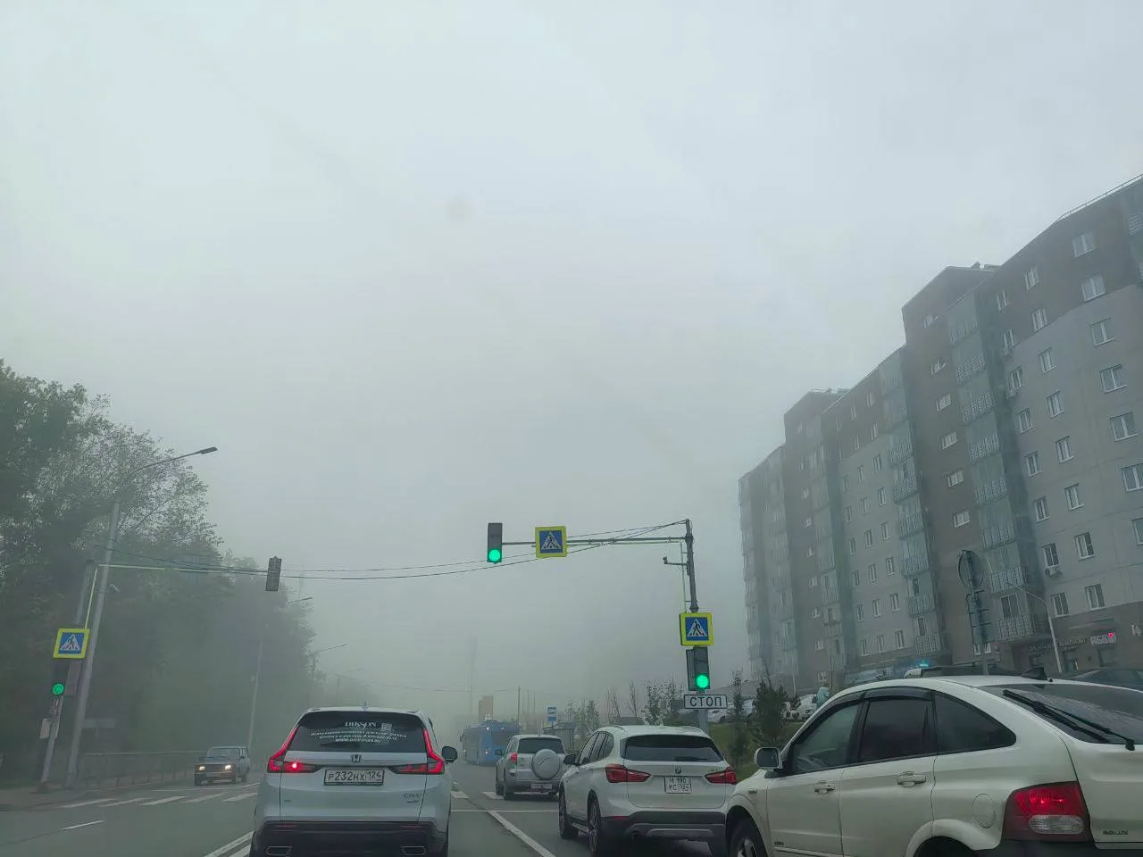😶‍🌫Утром густой туман окутал Красноярск