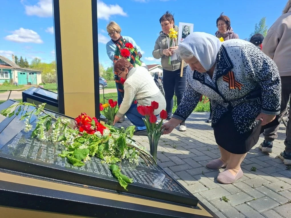 Ежегодно в каждом уголке нашей страны в день Победы ликует праздник, гремят салюты и сл...