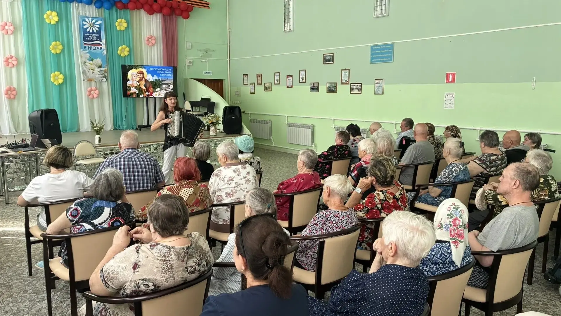 В Тамбовском доме-интернате отметили День семьи, любви и верности
