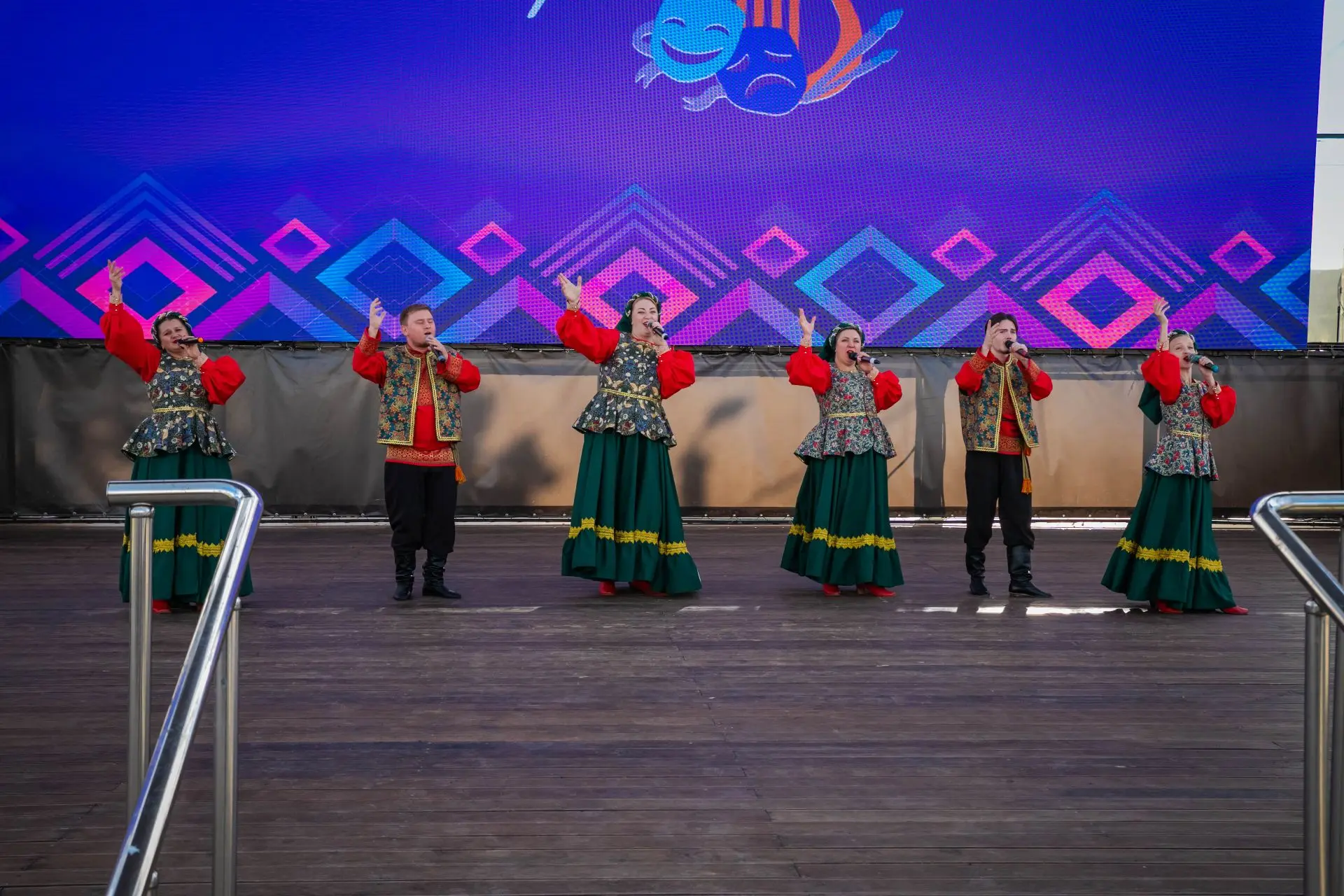 Сегодня сцена Полугоры вновь наполнилась особой магией. Специалисты  и творческие колле...