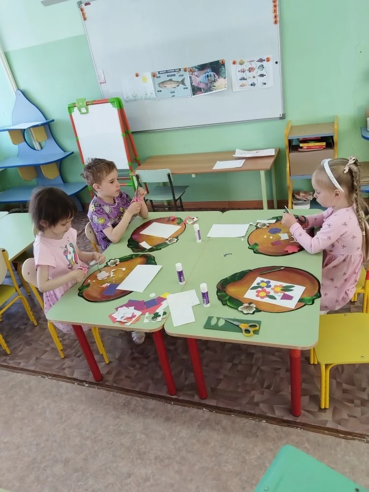 "Букет для мамы"     Почему аппликация? Это не только весело, но и невероятно полезно для развития р