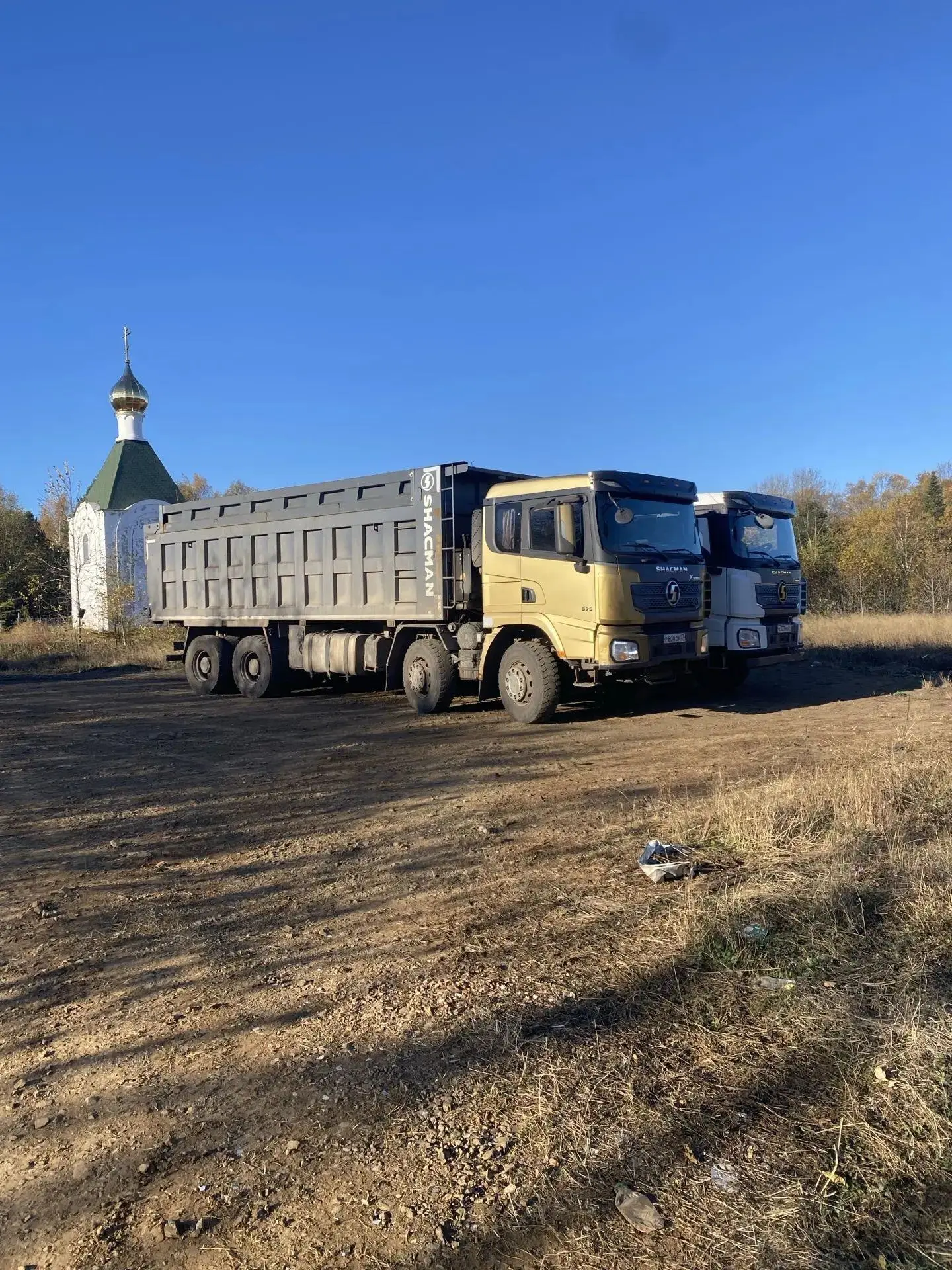 🍂 На муниципальном кладбище Ванино продолжается вывоз мусора