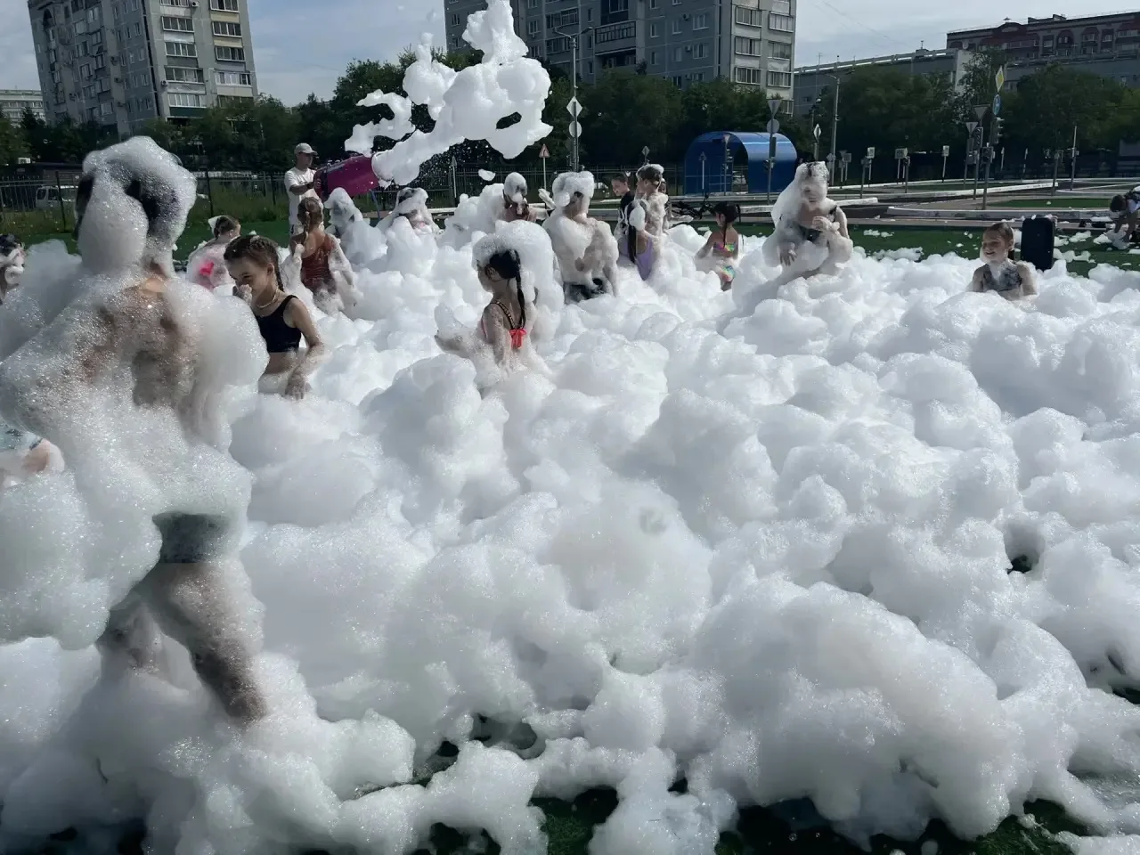 Вчера в нашем лагере прошёл самый яркий и весёлый день — пенная вечеринка! 🎉🥳 Мы наслаждались весё