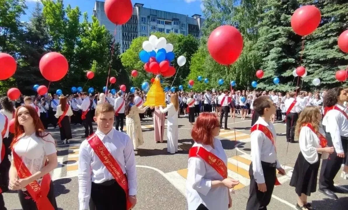 🔔В Пятигорске для выпускников прозвенел последний звонок  Во всех школах Пятигорска состоялись торже