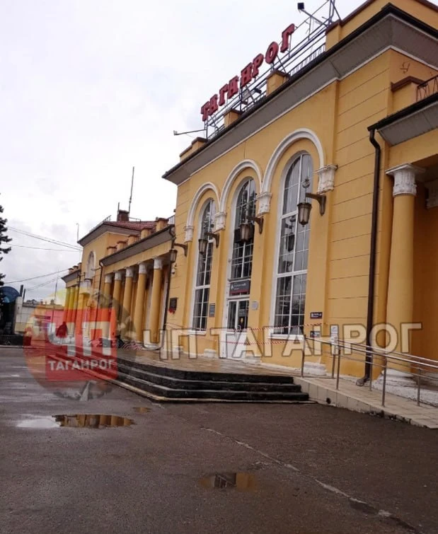 В Таганроге сегодня днем эвакуировали людей с железнодорожного вокзала из-за сообщения ...