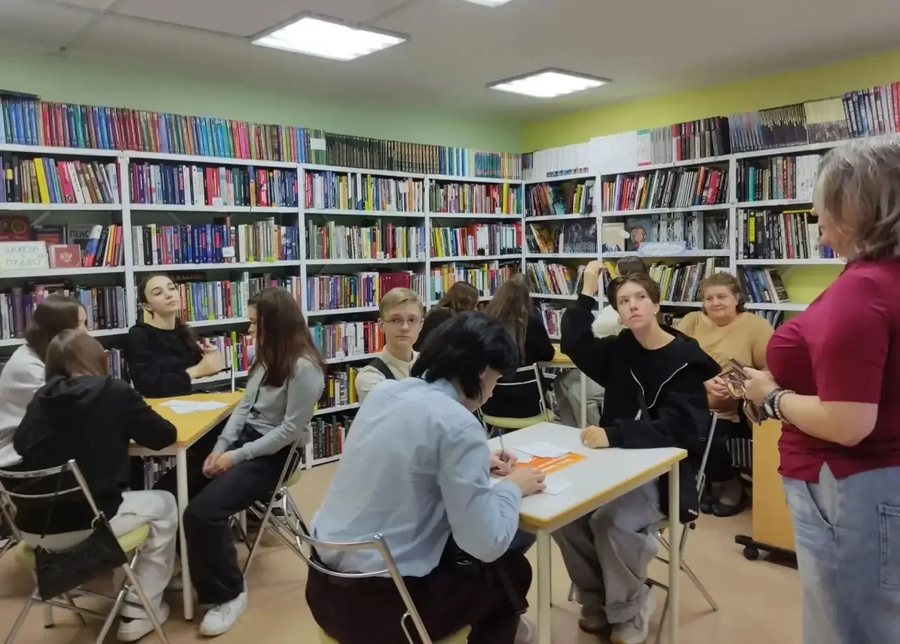Сегодня ученики 10А класса побывали в библиотеке №15 и приняли участие в увлекательной ...