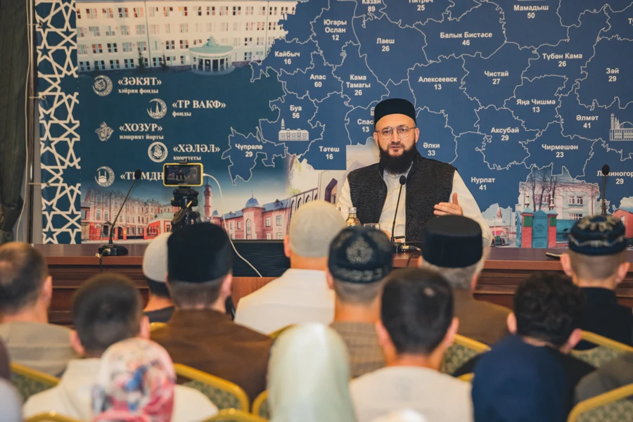 Татарстан мөфтие: «Телефонны көн саен билгеле бер вакытка сүндереп куярга кирәк»