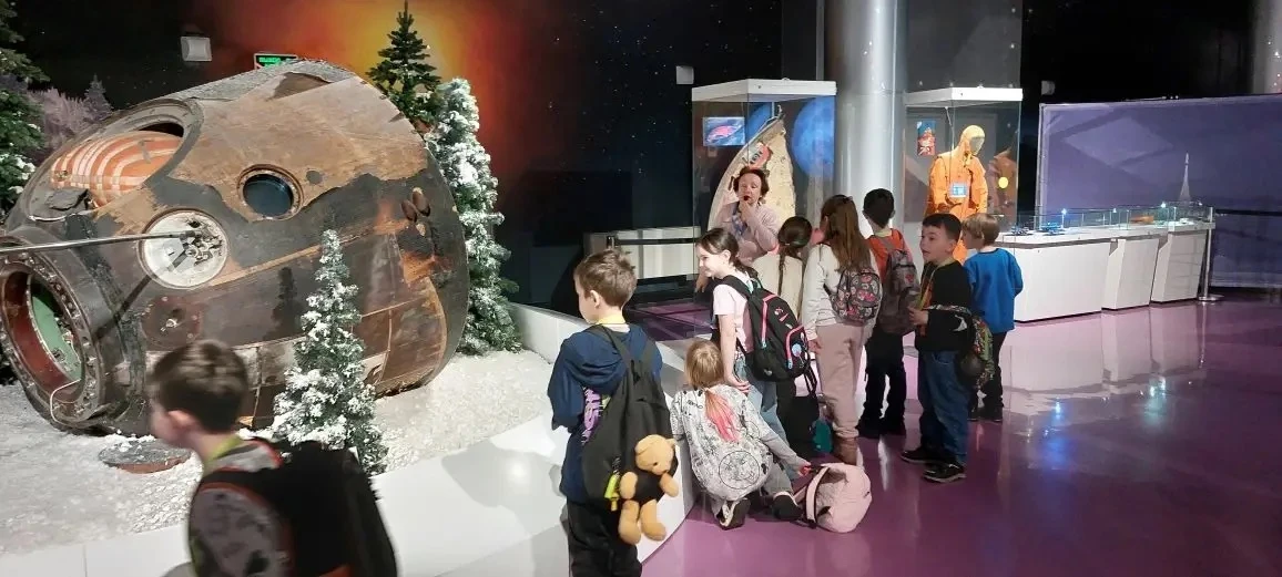 Звездное путешествие учеников 1 «В» класса! 🚀  🌌 Юные исследователи из 1 «В» класса отправились в за