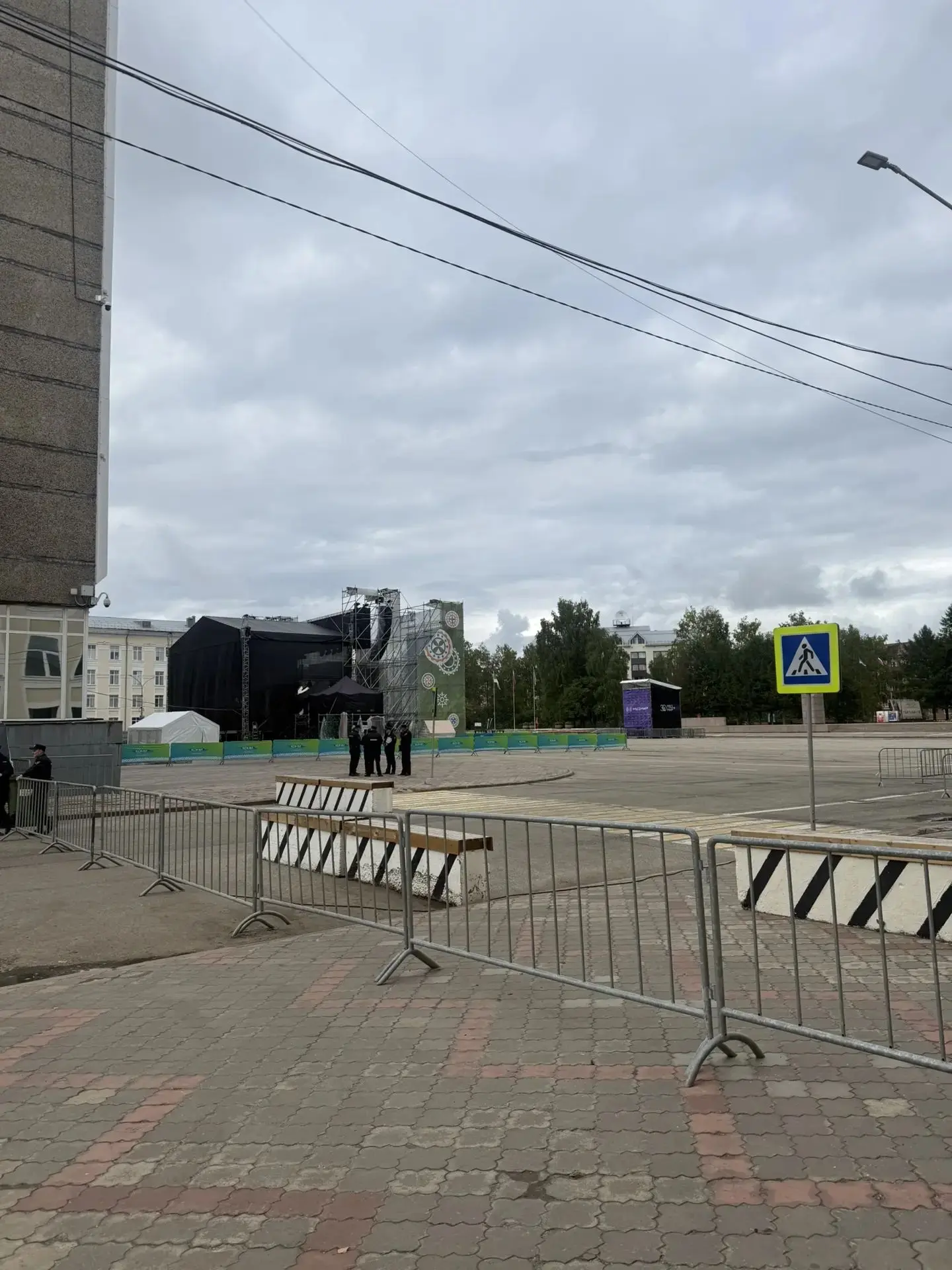 Вот так было сегодня днем на главных праздничных площадках Сыктывкара