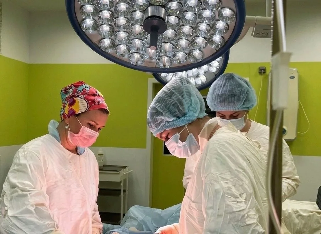 🏥 Когда анатомия бросает вызов: врачи Воронежского Перинатального центра помогли родиться здоровым 
