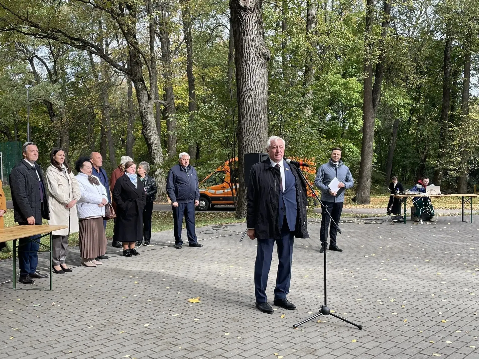 Александр Ломовцев приветствовал работников образования