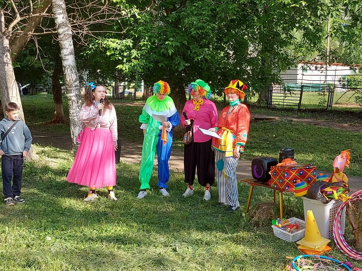 🥳🎉💥✨️💫3 июня педагоги нашего детского сада организовали и провели ПРАЗДНИК ДВОРА  для детей и жи
