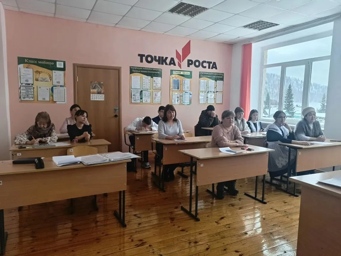 В 11 классе прошло  родительское собрание . Родители и дети прослушали лекции: "Профила...