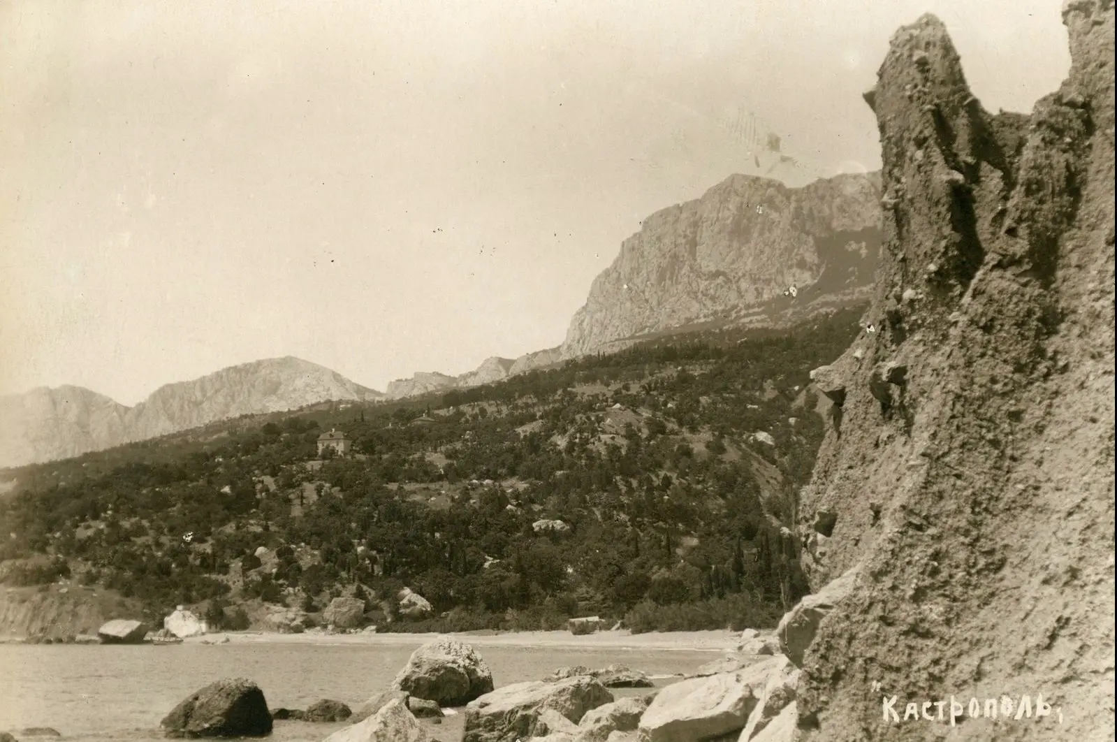 Кастрополь - одно из лучших мест Южного берега Крыма для купания. Фотография 1920-х годов.