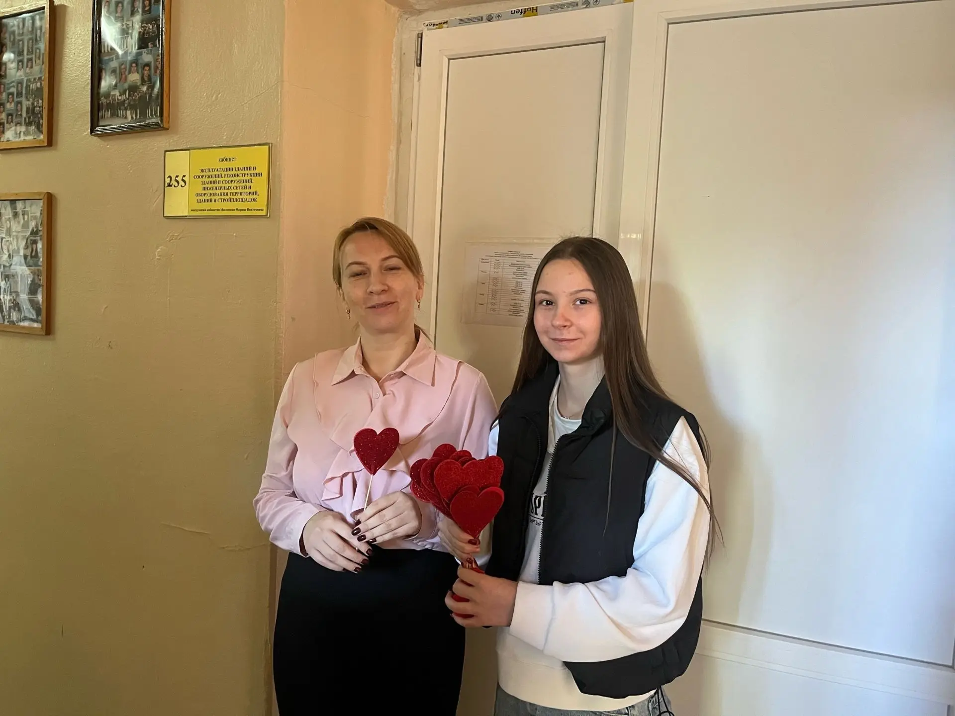 💕 Студенты подарили преподавателям сердца❤