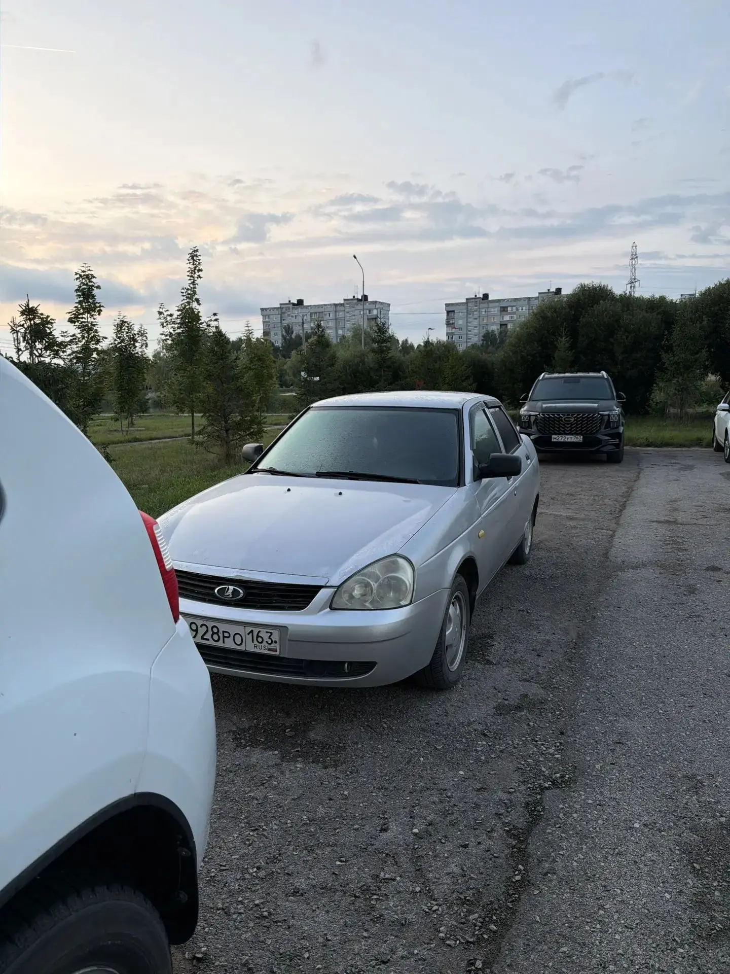 Добрый день, уберите авто пожалуйста, перекрыли люди с утра уехать не могут