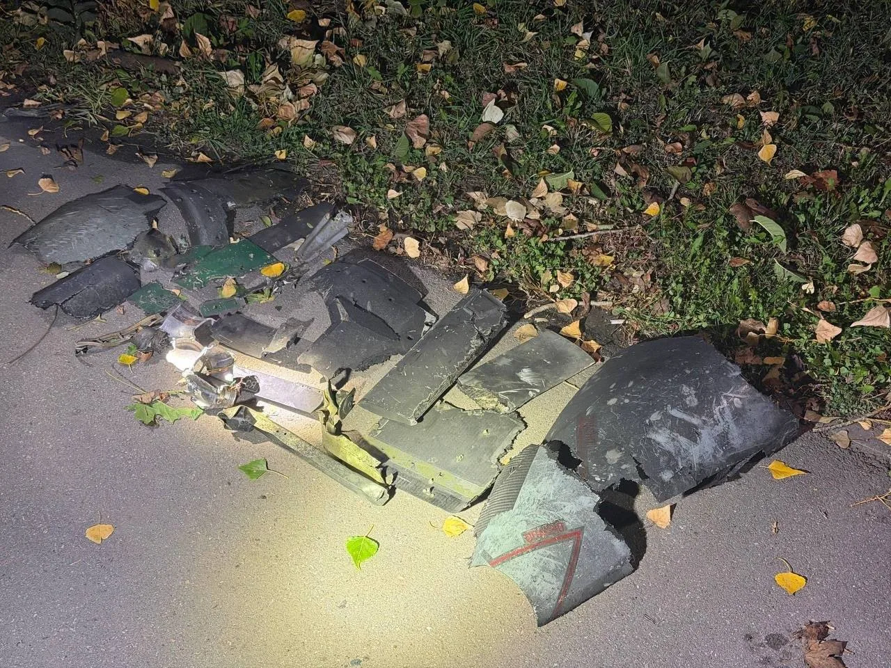 В Индустриальном районе Харькова прилетело по административно-производственному зданию.