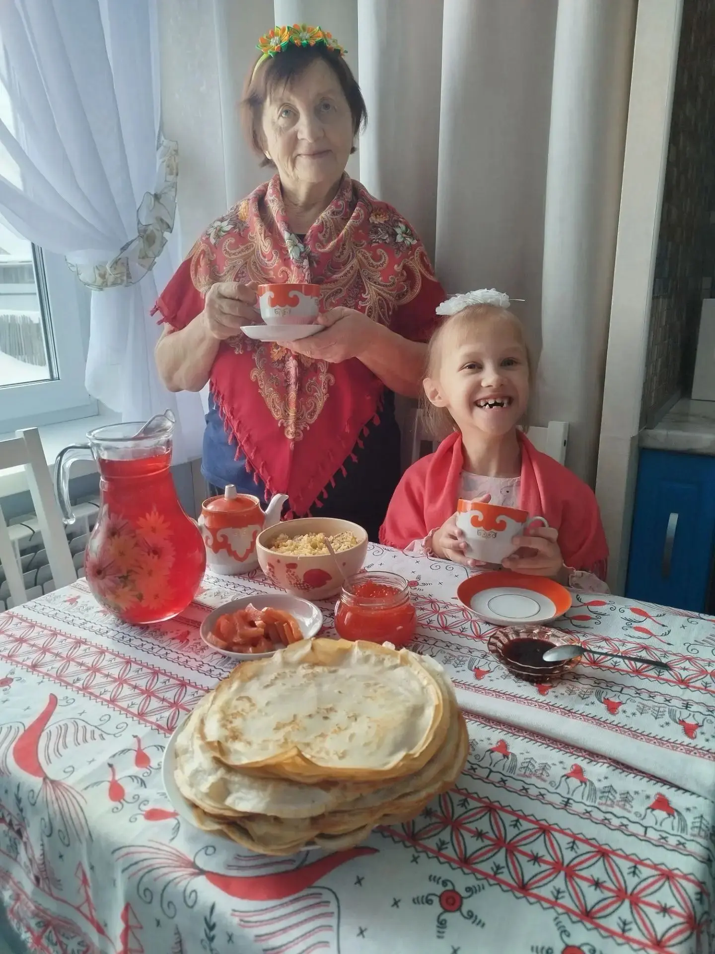 Тушова Полина ученица 2 класса и моя бабушка Галина Григорьевна.