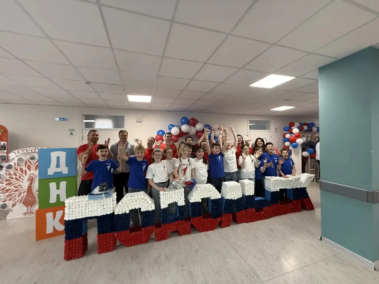 🎉 Поздравляем с блестящей победой на зональном этапе областного конкурса!  Ученики 4 «Е» класса МОУ 