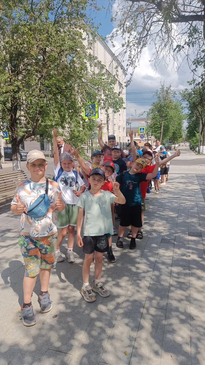 Восьмой день в ДОЛ «ДРУЖБА». 
🌞️ Утро наших ребят началось традиционно с зарядки, линейки и вкусног