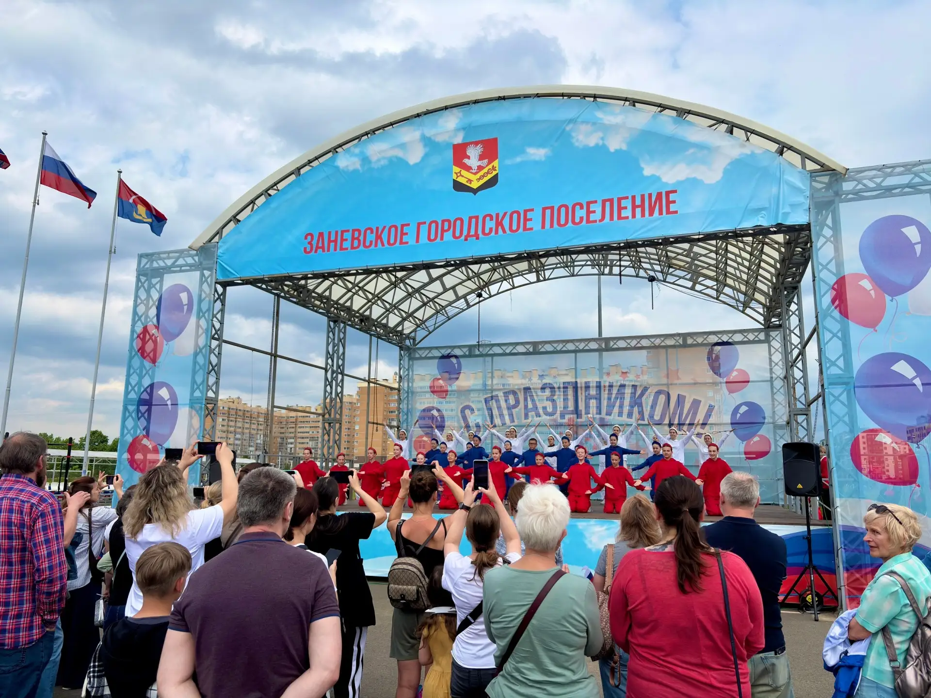 🇷🇺 На главной сцене Янино отметили День России!

🏟️ На территории муниципального стадиона состоял