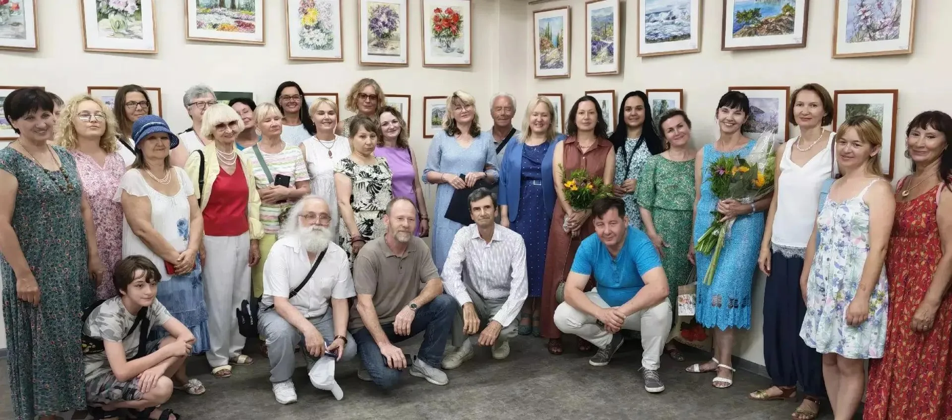 Краски родного края 🎨

🖼️ В библиотеке-филиале №9 Кореиза открылась персональная выставка ялтинско