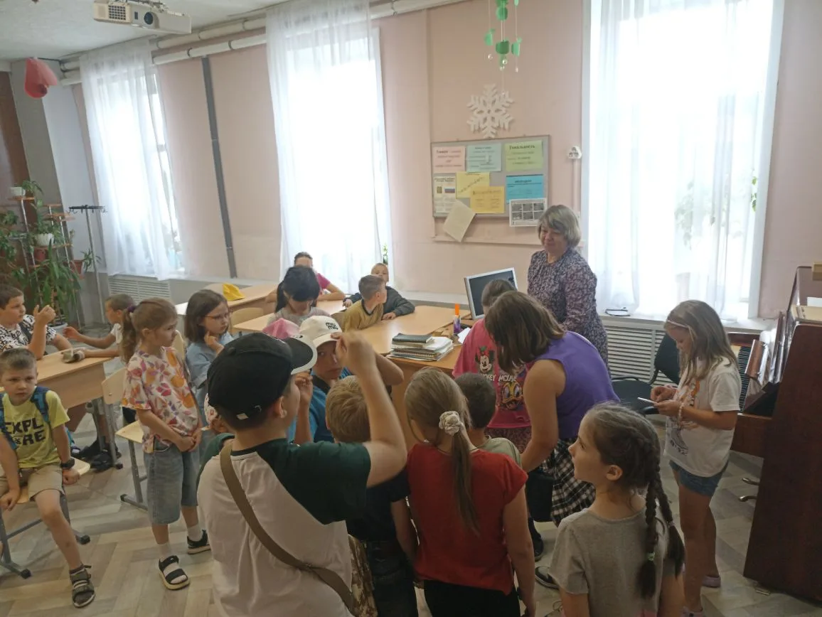 ✨В Чаплыгинской детской школе искусств открылись «Творческие каникулы»✨

В Чаплыгинской детской школ