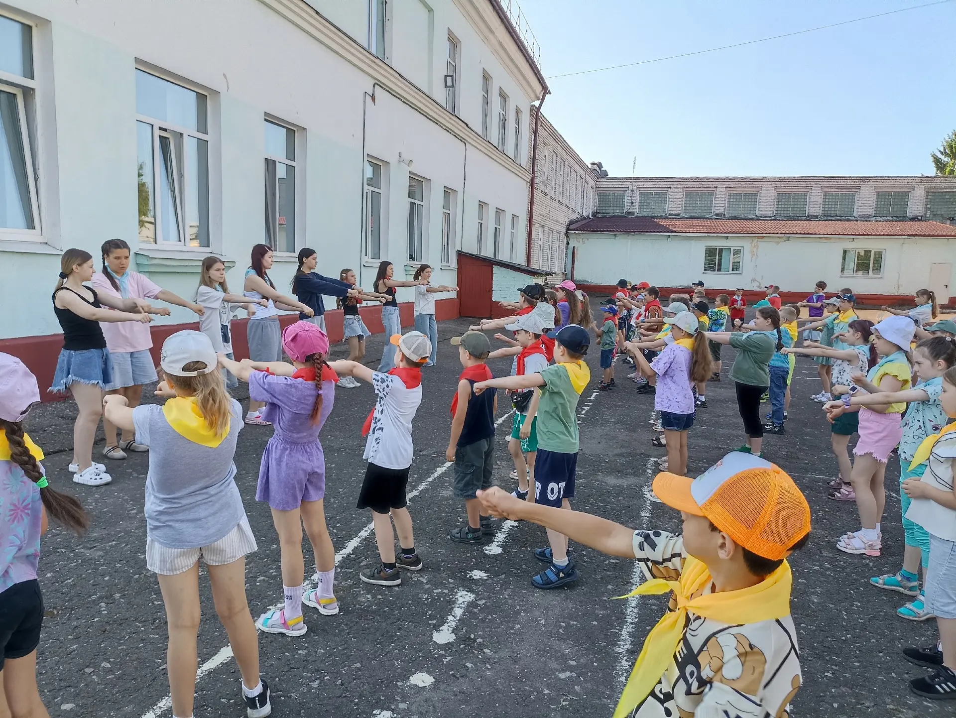 9-й день школьного лагеря «Радуга»🇷🇺
✨Сегодня с самого утра все отряды подготовили вместе с вожаты