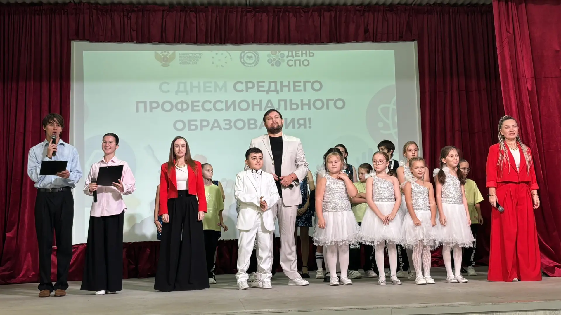 🍂 Концертная программа ко Дню учителя и Дню СПО прошла в Колледже водного транспорта