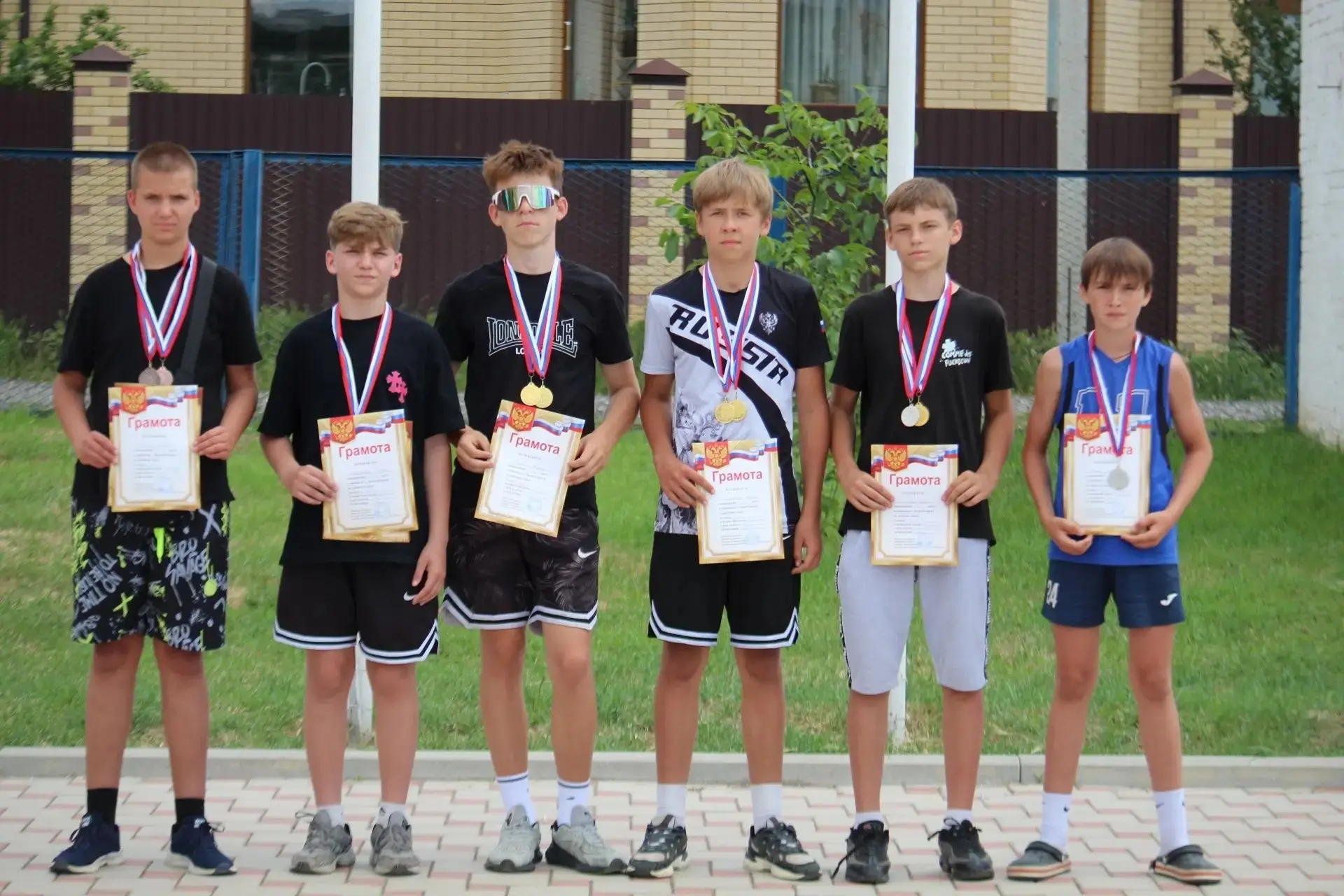 6 июня прошло первенство г.Белая Калитва по гребному спорту среди юношей и девушек до 13 лет.
🏆Побе