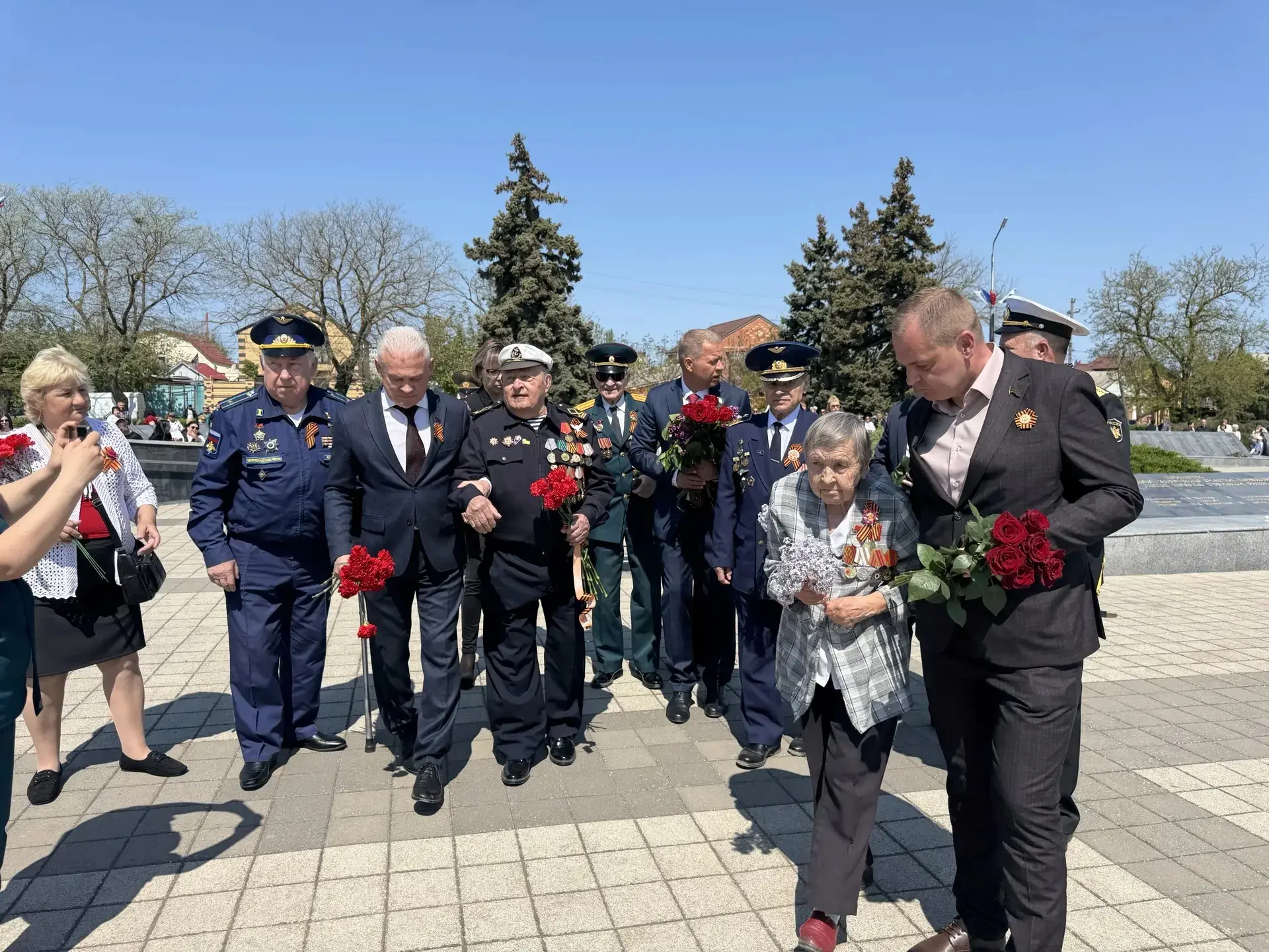 🔥Кульминацией Дня Победы в Ейске стал митинг на площади Революции  Задолго до торжественной части ей