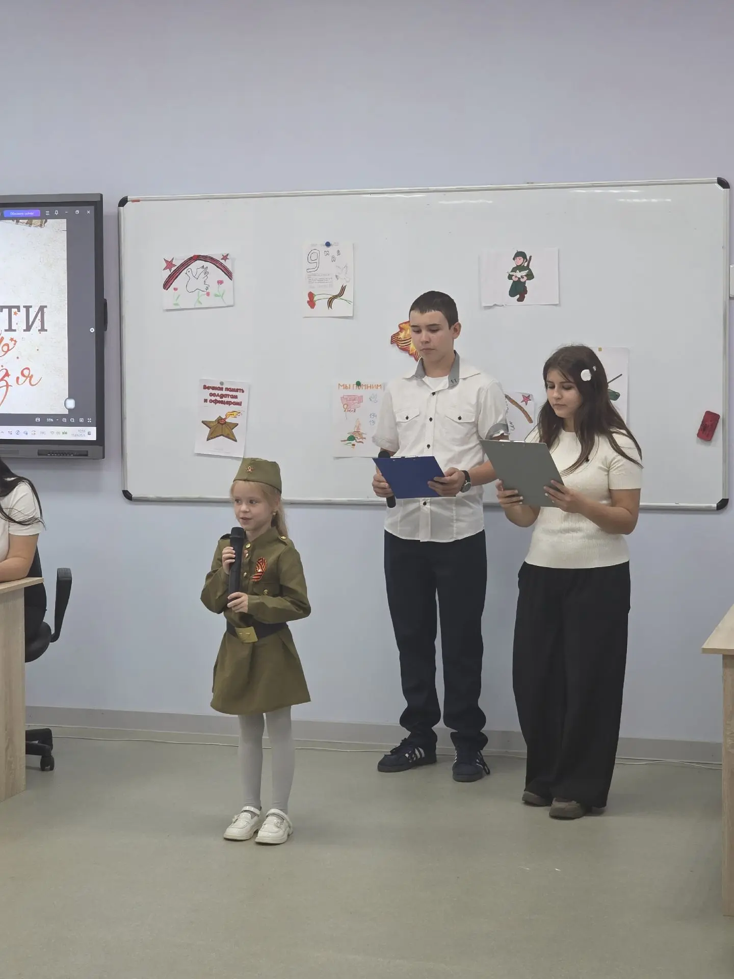 🎼В нашем школе прошёл фестиваль патриотической песни, 🎤"Нам эти дороги позабыть нельз...