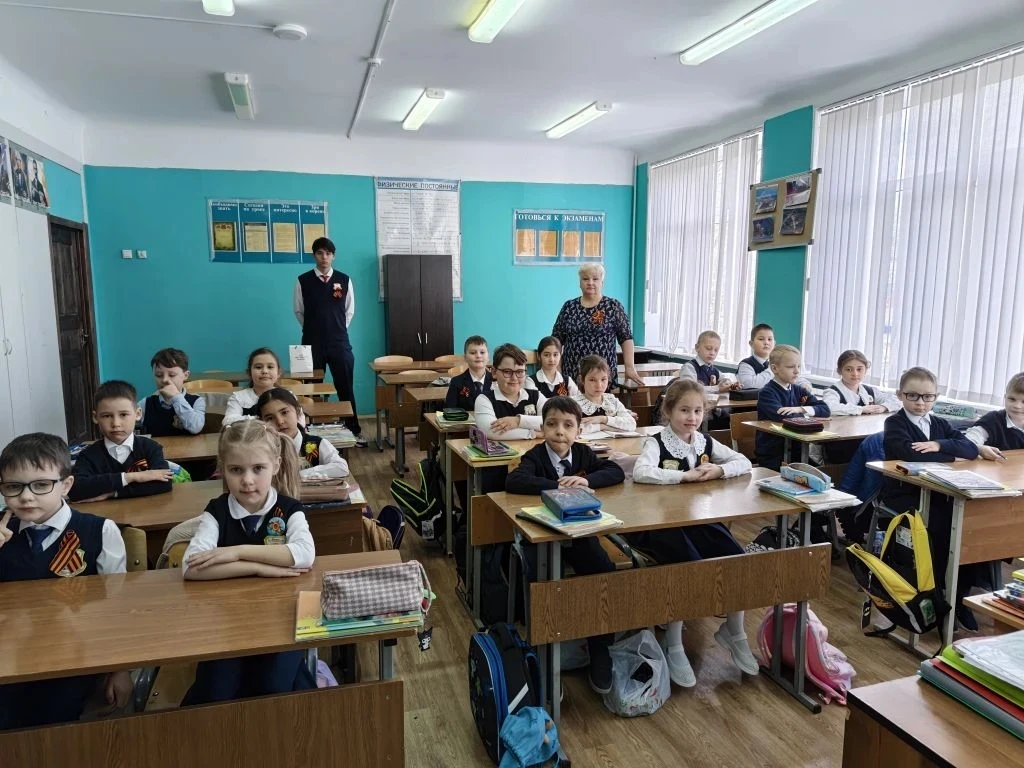 🎗Физико-математический лицей № 93 принимает участие во Всероссийской акции «Георгиевская ленточка». 