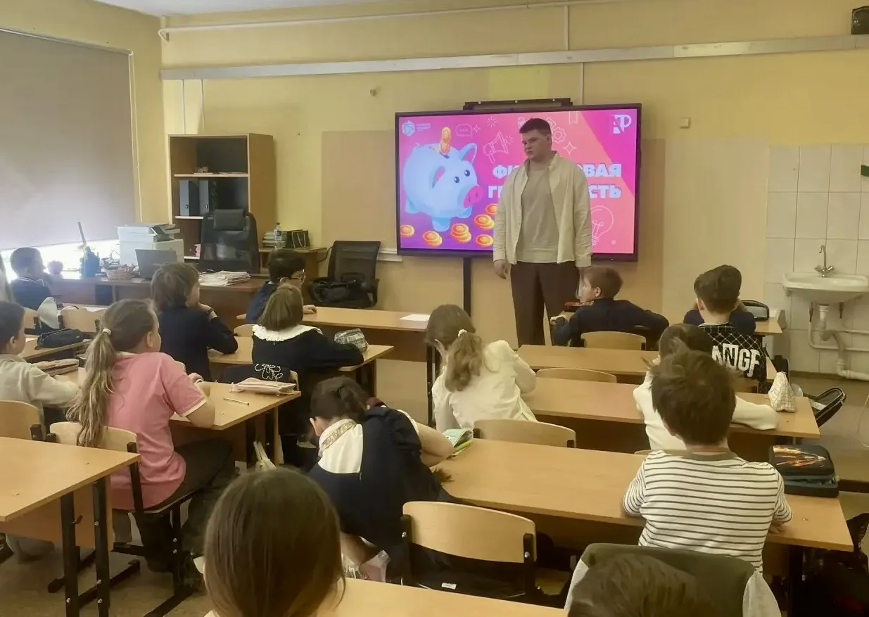Финансовая грамотность 💰  🧐 В пятницу наши третьеклассники погрузились в непростые, но очень важные 