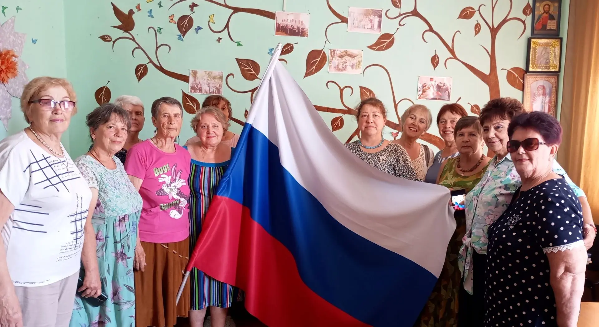 В преддверии Дня государственного флага России слушатели факультета «Музыка для души» У...