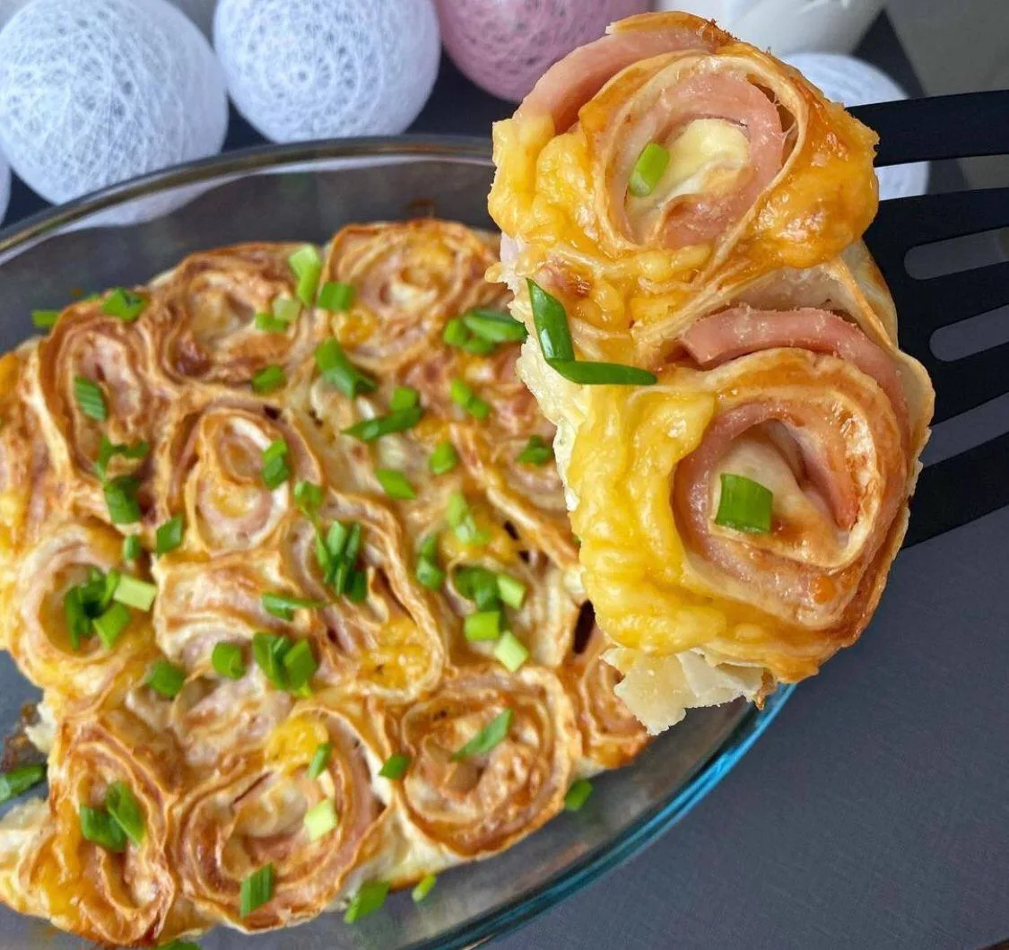 Ну прям не пирог получился, а слойки с ветчиной и сыром😍