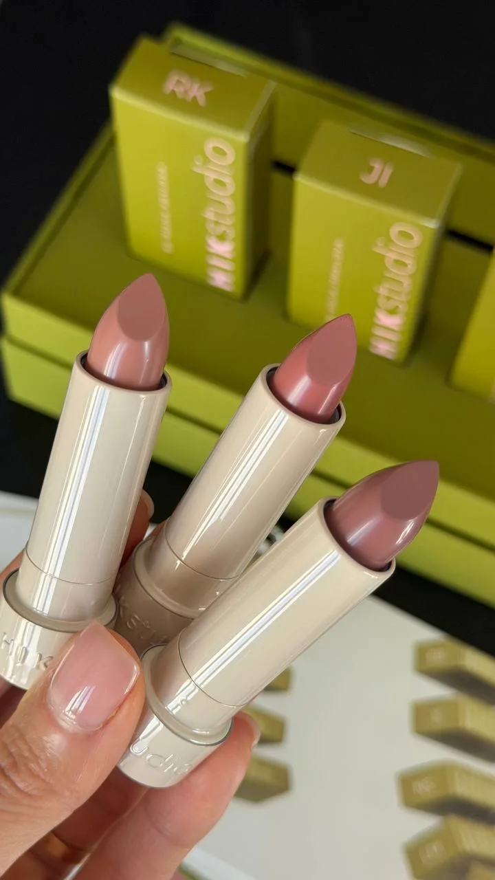 Самая яркая коллаборация этого лета 💗 Наконец-то доехала и до меня 

Бренд Shik выпустил помаду в п